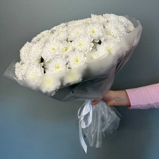 Букет из 15 белых кустовых хризантем  1